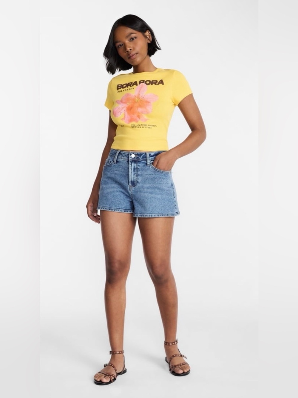 NWT No Boundaries High Rise Denim Shorts Size 14 Medium Wash Floral Pocket